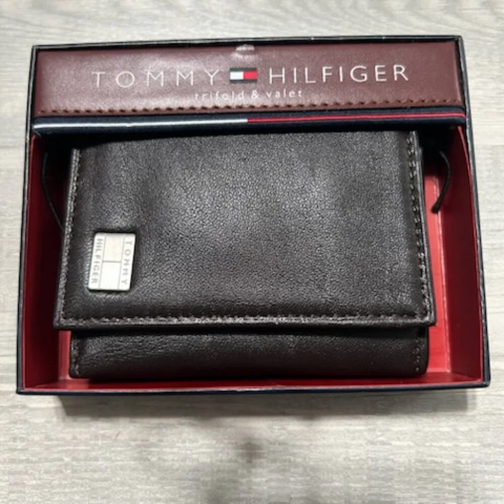 Tommy Hilfiger - NWOT Men's Dark Brown Trifold Leather Wallet & Valet